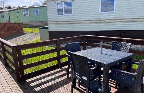Penparcau Apartment | Discover B4: 4-Star Stay with Pet-Friendly Amenities