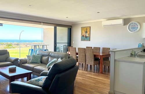 Jurien Bay Villa | Experience Bay of Plenty at Seafront Estate, Rated 9.8