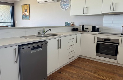 Jurien Bay Villa | Experience Bay of Plenty at Seafront Estate, Rated 9.8