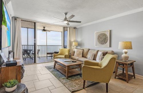 Fort Myers Beach Apartment | Experience Beach Villas #704: Gulf Front Views & Family Fun