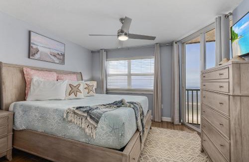 Fort Myers Beach Apartment | Experience Beach Villas #704: Gulf Front Views & Family Fun