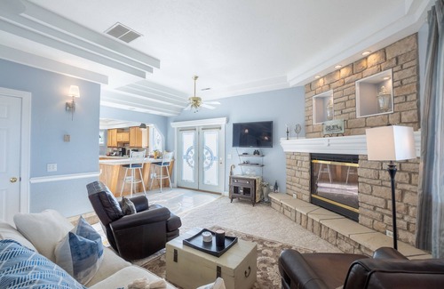 Sheffield Lake House | Experience Blue Heaven: Lakeside Retreat with Hot Tub & Views