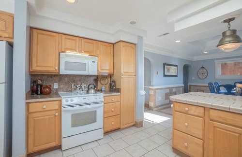 Sheffield Lake House | Experience Blue Heaven: Lakeside Retreat with Hot Tub & Views