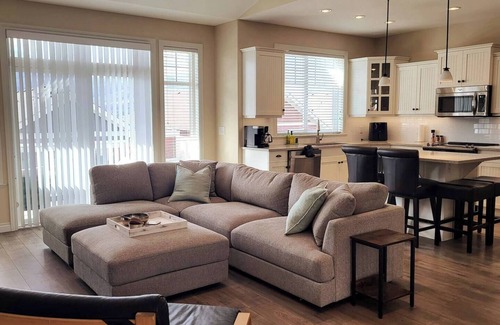 Okanagan-Similkameen House | Pet-Friendly Bordeaux Cottage with Pool and Golf Cart
