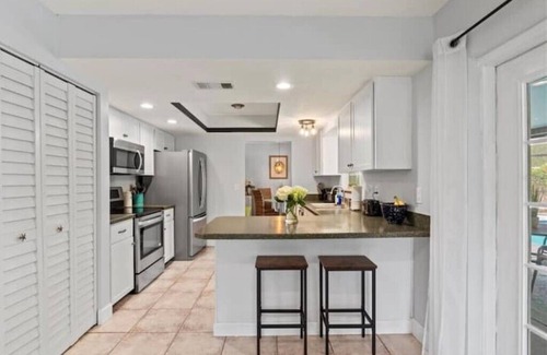 Bee Ridge House | Experience the Best at Casa Amarilla – Guest Rated 10/10