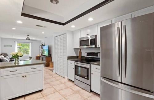 Bee Ridge House | Experience the Best at Casa Amarilla – Guest Rated 10/10