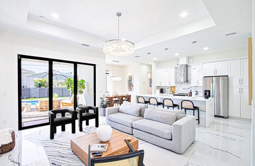 Diplomat House | Discover Casa Capri: Pet-Friendly Retreat with Heated Pool