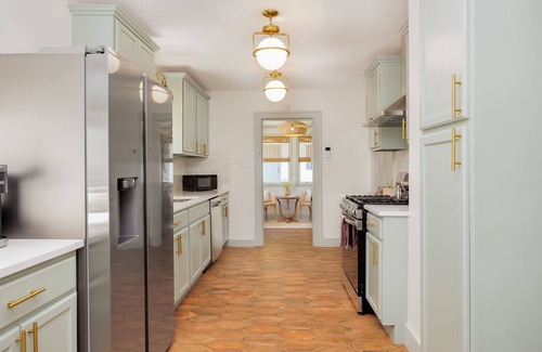 St. Joseph House | Inviting Spanish Bungalow in St. Joseph with Breakfast & More