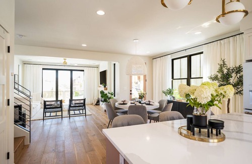 Chelan House | Discover Coco Chelan: Family-Friendly Retreat with Spa
