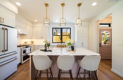 Chelan House | Discover Coco Chelan: Family-Friendly Retreat with Spa