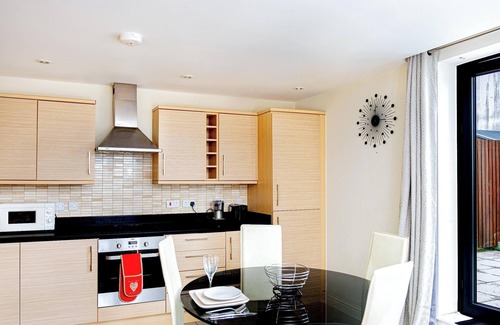 Whittington Apartment | Welcome to cosy retreat in Colindale, London with easy access to Central London