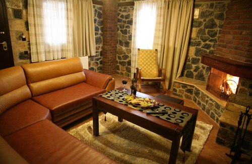 Loutraki House | Discover Guesthouse Yades - Cozy Quad Studio with Kitchen!