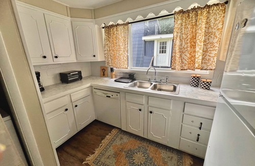 Oswego House | Welcome to happy home Oswego 5 bedroom to bathroom house with WiFi and AC