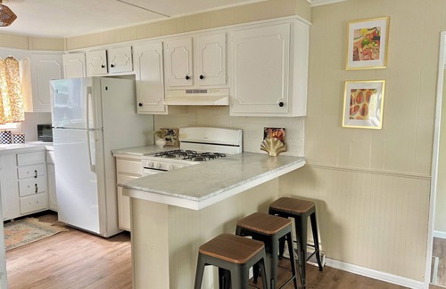 Oswego House | Welcome to happy home Oswego 5 bedroom to bathroom house with WiFi and AC