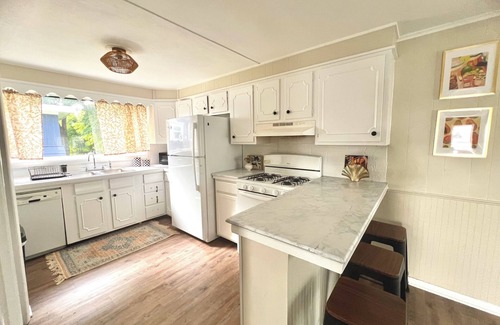 Oswego House | Welcome to happy home Oswego 5 bedroom to bathroom house with WiFi and AC