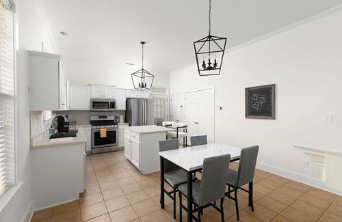 McCalla House | Welcome to Healing House, a charming 3-bedroom house with WiFi, AC, free parking