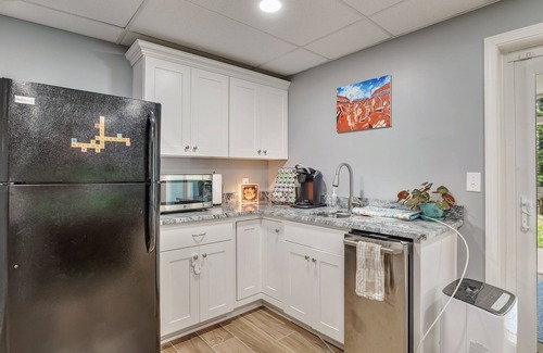 Clemson Apartment | Discover Hillside Hideaway: Pool, Spa, and Family Fun!