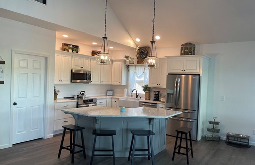 Marion House | Beautiful Lakefront Retreat with Breathtaking Sunset Views