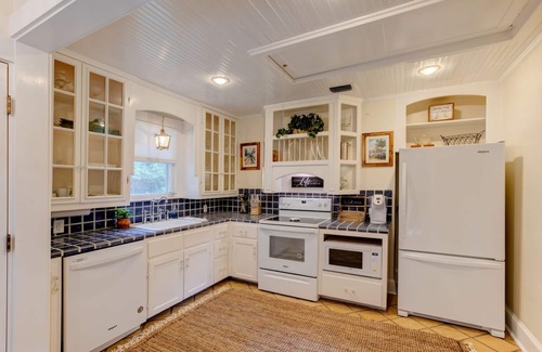 Mount Dora House | Discover Hummingbird Cottage: Spa Retreat in Mount Dora