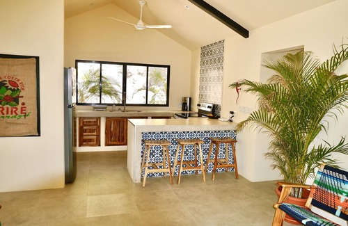 Samara House | Experience Jingle Jangle Jungle - Casa Izquierda Retreat