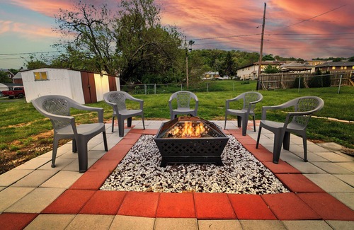 Allentown House | Discover Juniata: King Bed, Wifi & Pet-Friendly Amenities
