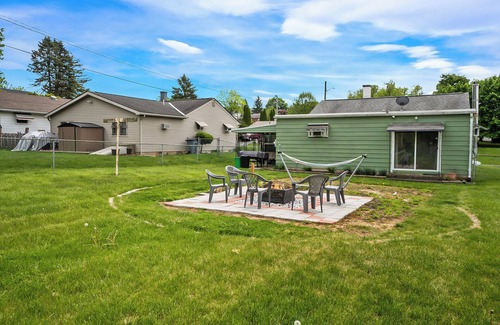 Allentown House | Discover Juniata: King Bed, Wifi & Pet-Friendly Amenities