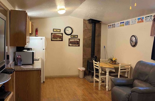 Glendale Cottage | Discover Family-Friendly Comfort at Lainees Lounge