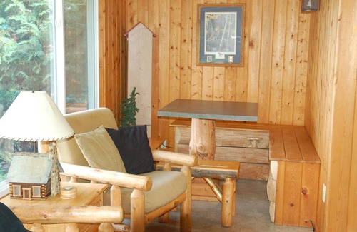 Birchwood Cabin | Experience Lakeshore Living at Lakeview Pine Hotel