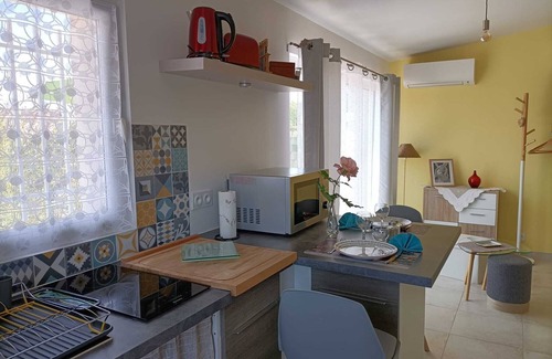 Vacqueyras Apartment | Discover Le Dourmidou: Ocean Views and Spa Retreat in Provence!