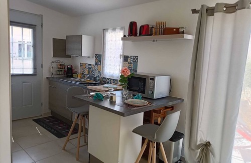 Vacqueyras Apartment | Discover Le Dourmidou: Ocean Views and Spa Retreat in Provence!