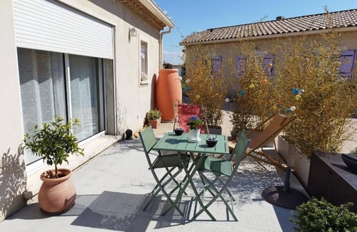 Vacqueyras Apartment | Discover Le Dourmidou: Ocean Views and Spa Retreat in Provence!