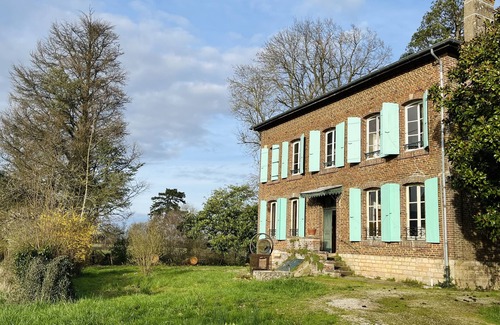 Simard House | Discover Les Bons Amis: Family and Pet-Friendly Retreat
