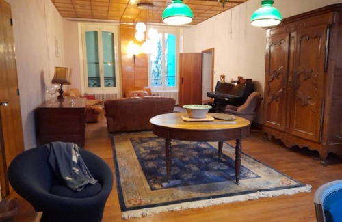 Simard House | Discover Les Bons Amis: Family and Pet-Friendly Retreat