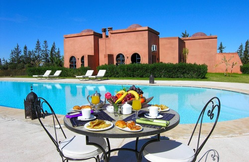 El Aggada Apartment | Explore Marrakech: Relax by the Pool in Paradise