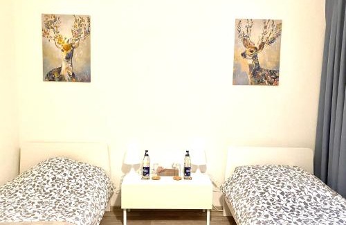 Region Hannover District Apartment | Discover Messe: Two-Bedroom Apartment with Balcony