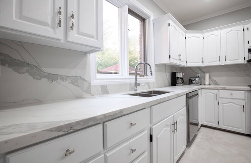 Niagara Falls Villa | Discover Niagaraluxurysuites: Ideal Family Getaway Near Falls