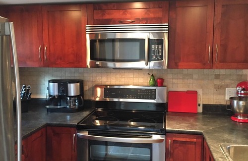 Grand Boulevard House | Inviting 2 Bedroom Basement Suite with Pool & Spa Access