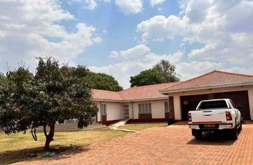 Harare House | Welcome to our elegant and comfortable family home, perfect for making memories!