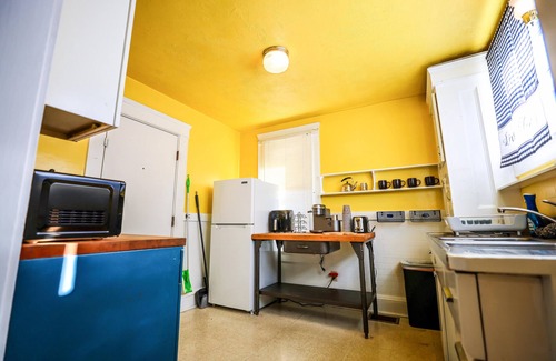 Marshall-Shadeland House | Discover Our Inviting Northside Retreat with Unique Amenities