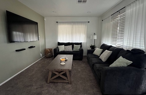 Palmdale House | Discover Our Peaceful and Cozy Family-Friendly Retreat