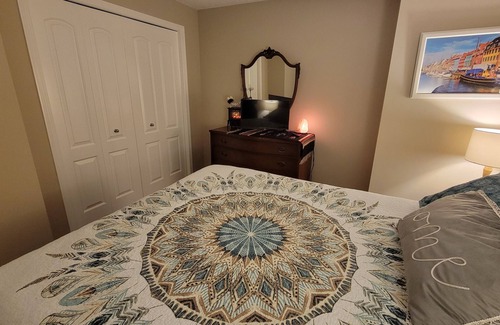 Cochrane Bed & Breakfast | Pet-Friendly Suites Near Mountains with Pool & Spa