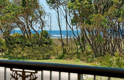 Evans Head Apartment | Explore Oceanfront Comfort at PACIFIC PALMS 4 Hotel