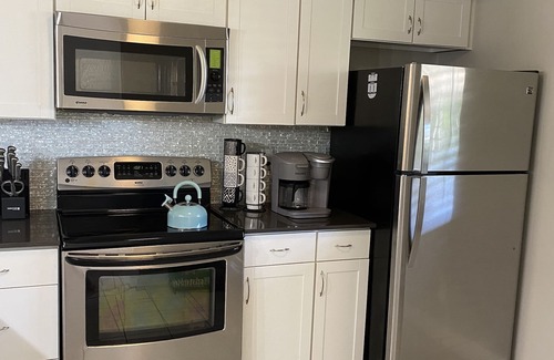 Kings Lake Condo | Discover Paradise: 2-Bed Condo with Pool & Ocean Views!