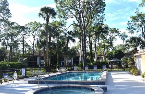 Kings Lake Condo | Discover Paradise: 2-Bed Condo with Pool & Ocean Views!