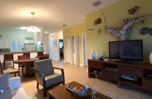 Alice Town Villa | Experience Paradise: 2-Bedroom Villa with Ocean Views