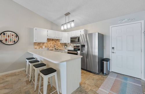 Osage Beach Condo | Discover Paradise: Lakefront Pool & Boat Slip Retreat