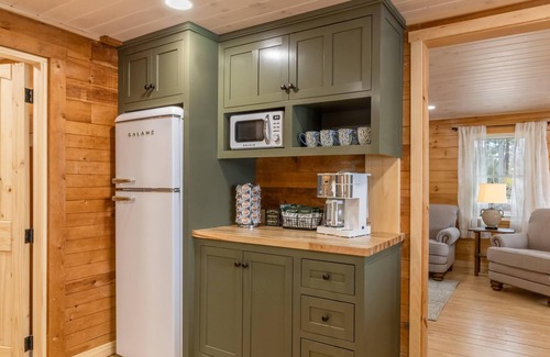 Eddington Cottage | Welcome to Park Place! Renovated lakeside cottage, short drive to Acadia!