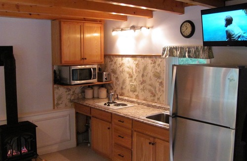 Livermore Cottage | Discover Parker's Cottage: A Haven for Memories and Fun