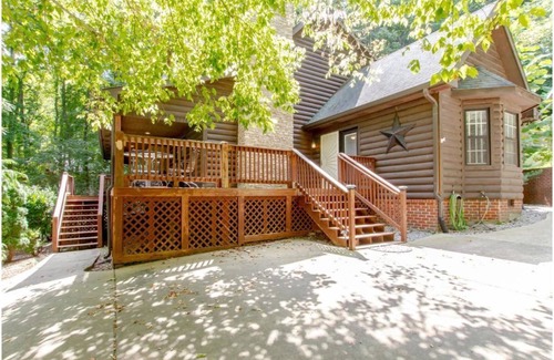 Lancaster Cabin | Discover Tranquil Parkview Hollow: Family-Friendly Retreat