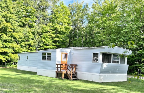 Hillman Cabin | Experience Comfort at Pikes Paradise with Lake Views